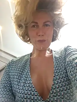 stellahere8 élő XXX-chatje