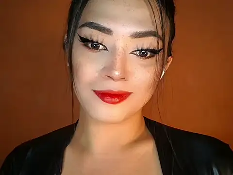 Show modela AsianQueenAlexaXx na web-kameri