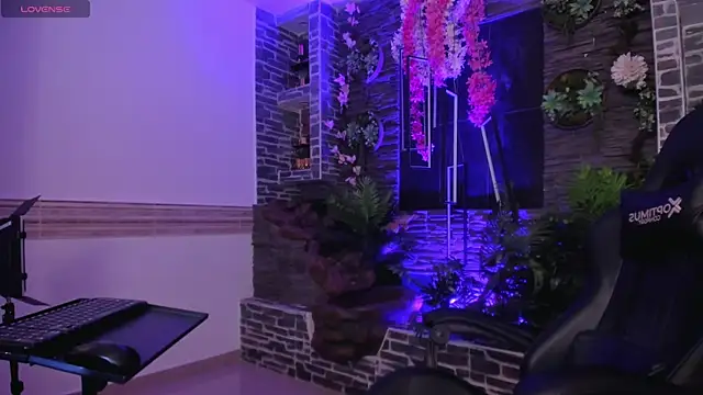 kristen-thomson ওয়েবক্যাম শো