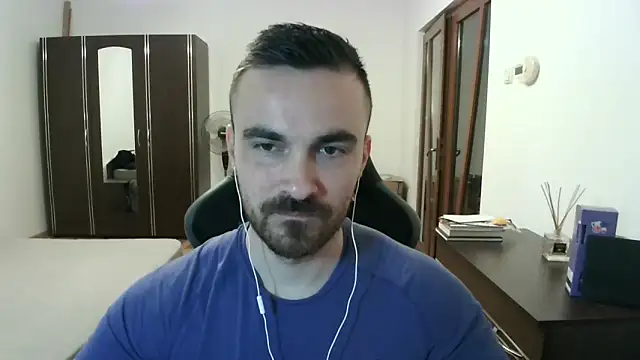 Show modela mu5clemania2 na web-kameri