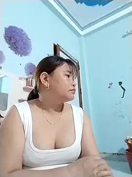 XXX chat uživo modela Moubie1