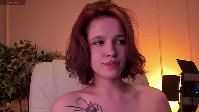 AdalynGlows Chat XXX in diretta