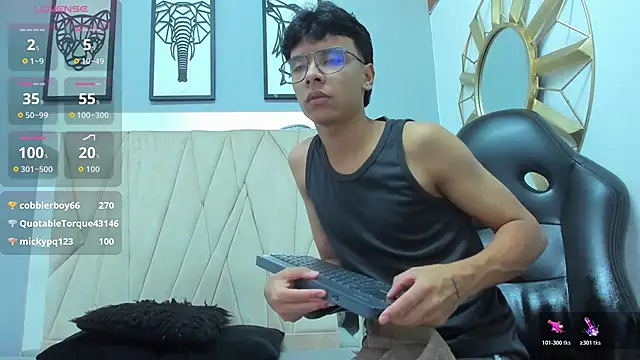 adams_bobby Adlı Modelin Web Kamerası Şovu