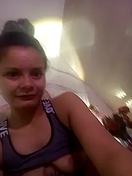 Ariasmithog 现场XXX聊天