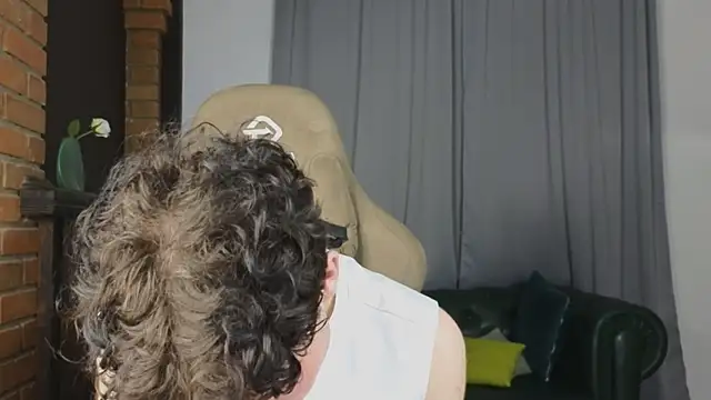 Cute_Mike webkamerás műsora