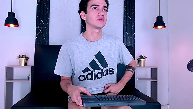 Feiccer_Castquer Show in webcam