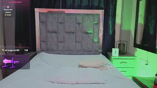 LeoMonnroe Show in webcam