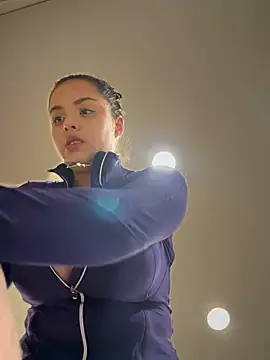 Alirawrz Chat XXX in diretta