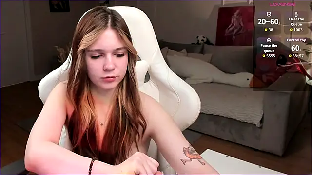 Frau_Lina: διαδικτυακό σόου στην κάμερα