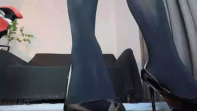 Pokazy przed kamerką – Nina--