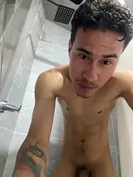 Chatroom XXX en direct de TavoHot_