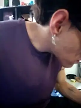 AoA-BoyStudentn Webbikameraesitys