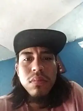 AlexAlejandro13 Show in webcam