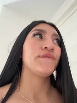 Sexyedith09: διαδικτυακό σόου στην κάμερα