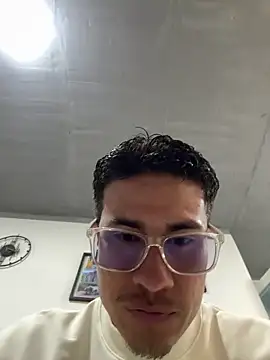 TavoHot_: онлайн-секс-чат