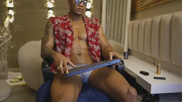 Logan_Varela 在線直播表演