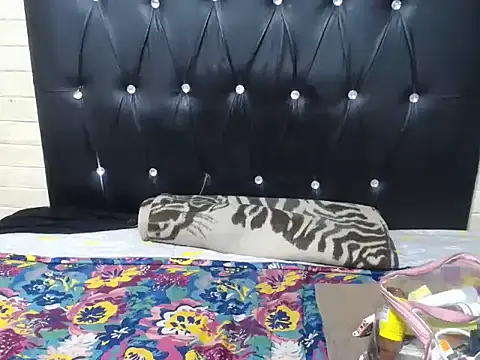 InnocentSlutXx élő XXX-chatje