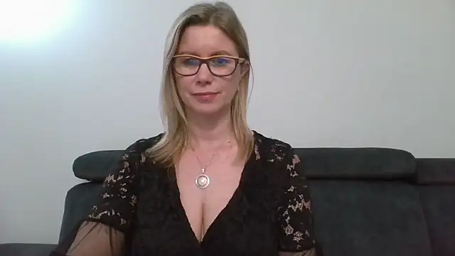 Chat +18 de DoreenSexy ao vivo