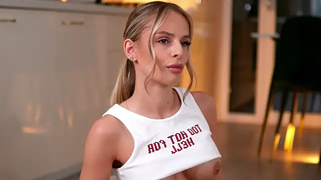 ElaraShine: онлайн-секс-чат