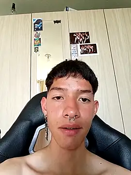 heyy_noah11 Show Webcam