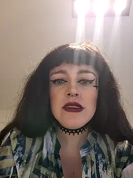 Pokazy przed kamerką – Mommynatrix