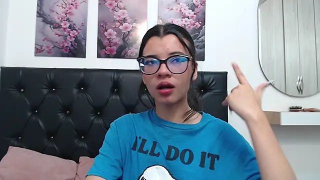 pinky_f00x Adlı Modelin Canlı XXX Sohbeti