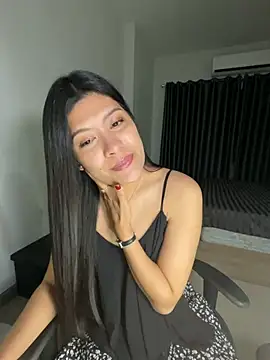 NaughtyKK_ webkamerás műsora