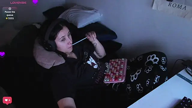 bonnie_moon_ élő XXX-chatje