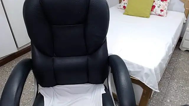 Chatroom XXX en direct de emiliaa_hot