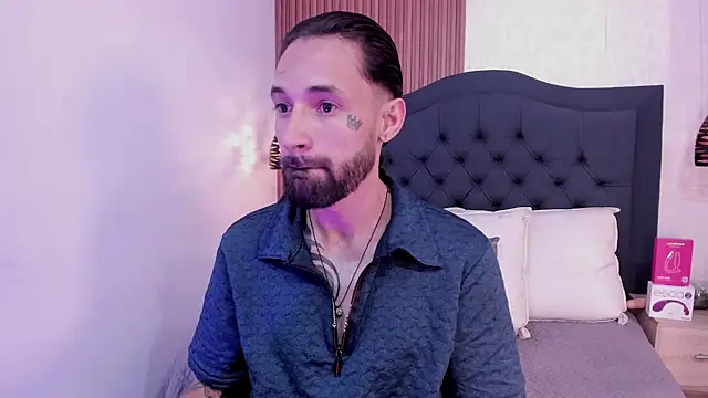 Hisoka_011's Webcam Show