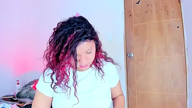 Emily_Coper18 Chat XXX in diretta