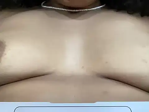 Chat +18 de Laaylllaa ao vivo