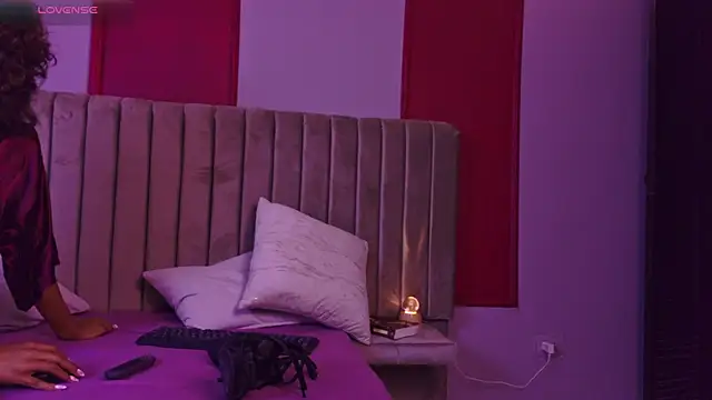 XXX chat uživo modela miablanc_cr