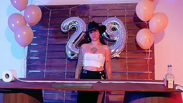 EmmyEvans1's Live XXX Chat