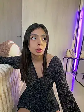 Chat XXX en directo de ZaraLuuv