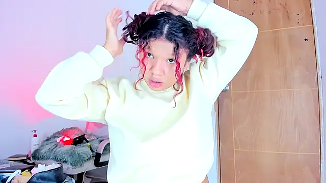 Emily_Coper18: онлайн-секс-чат