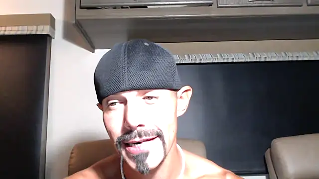 ThickD2C: διαδικτυακό σόου στην κάμερα