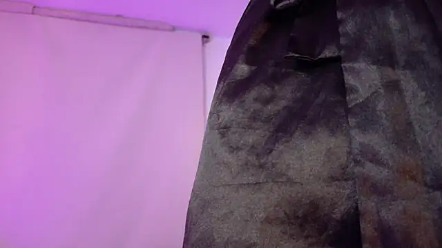 eross_chipre_'s Live XXX Chat