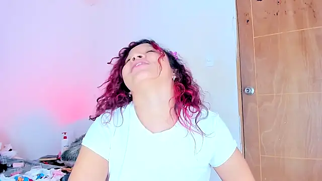 Emily_Coper18 Chat XXX in diretta