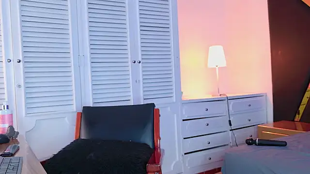 แชท XXX สดของ Adel_Nesbiit