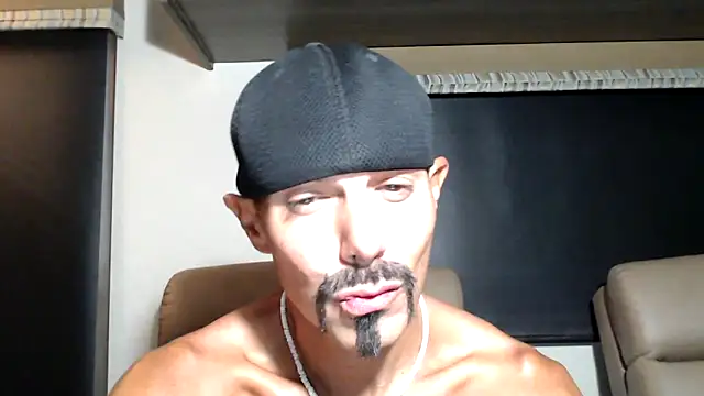 ThickD2C: διαδικτυακό σόου στην κάμερα