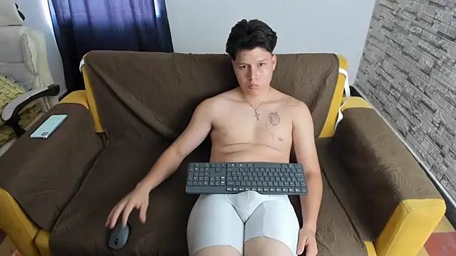 Chat +18 de daniel_leon ao vivo