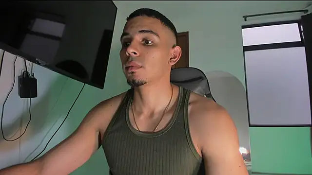 Lucca__ live XXX chat