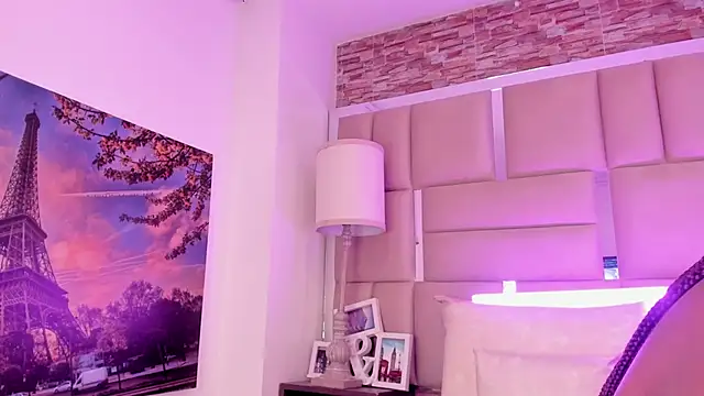 Chat +18 de ShaniaBrownn ao vivo