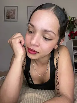 Chatroom XXX en direct de Yasmin777_