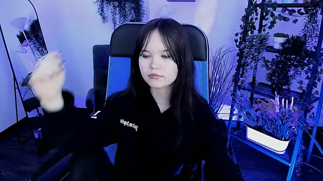 Elainebeness 现场XXX聊天