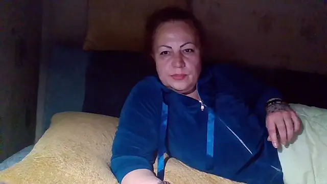 KrystalStyles: онлайн-секс-чат