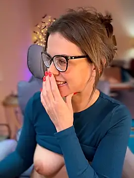 Pertunjukan Kamera Web MaiseKnox