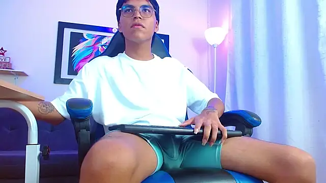 Maecum18's Webcam Show