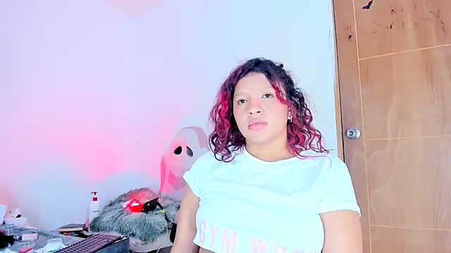 Онлайн чат XXX Emily_Coper18